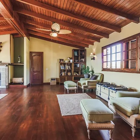 Sleeps 10 With Pool Air Con And Wifi