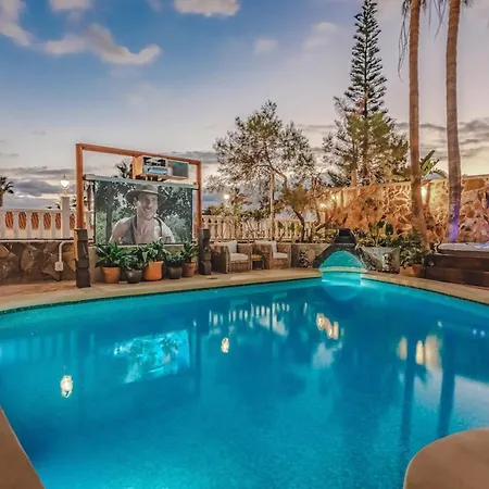 Sleeps 10 With Pool Air Con And Wifi *
