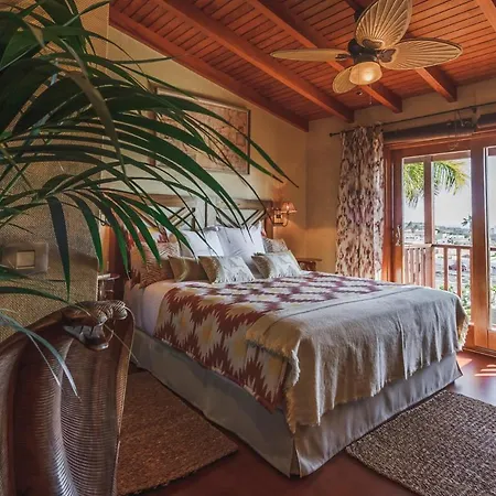 Villa Sleeps 10 With Pool Air Con And Wifi