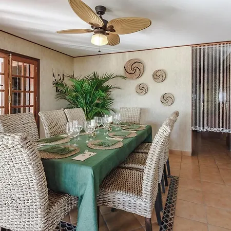 Sleeps 10 With Pool Air Con And Wifi