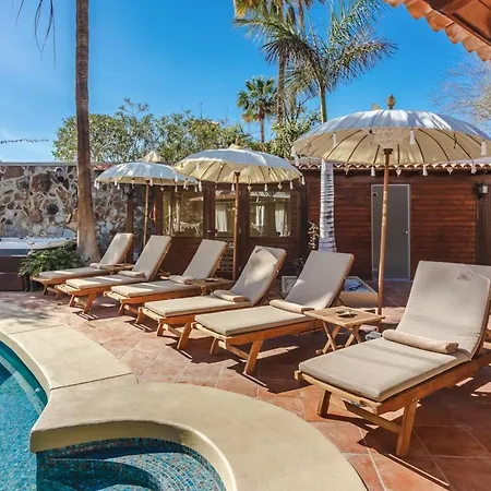 Sleeps 10 With Pool Air Con And Wifi カジャオ・サルバヘ