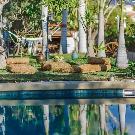 ヴィラ Sleeps 10 With Pool Air Con And Wifi カジャオ・サルバヘ